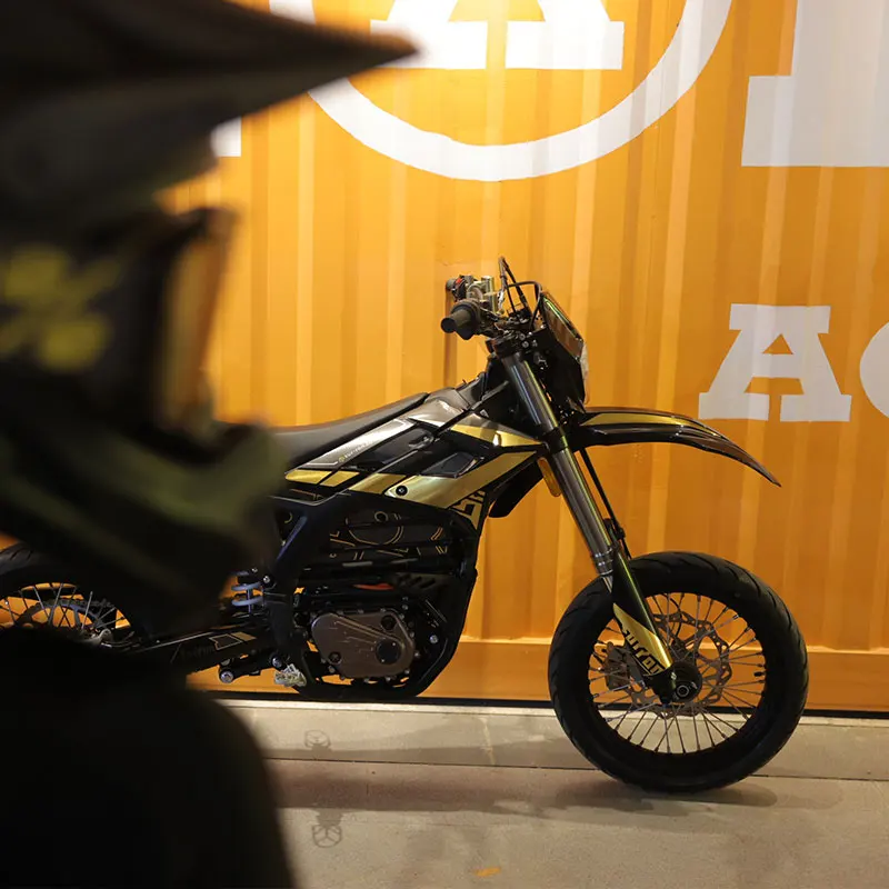 Новейший дизайн электрический мотоцикл surron strom bee 104 В мотор велосипед скутер 55AH с мощностью двигателя 22500 Вт