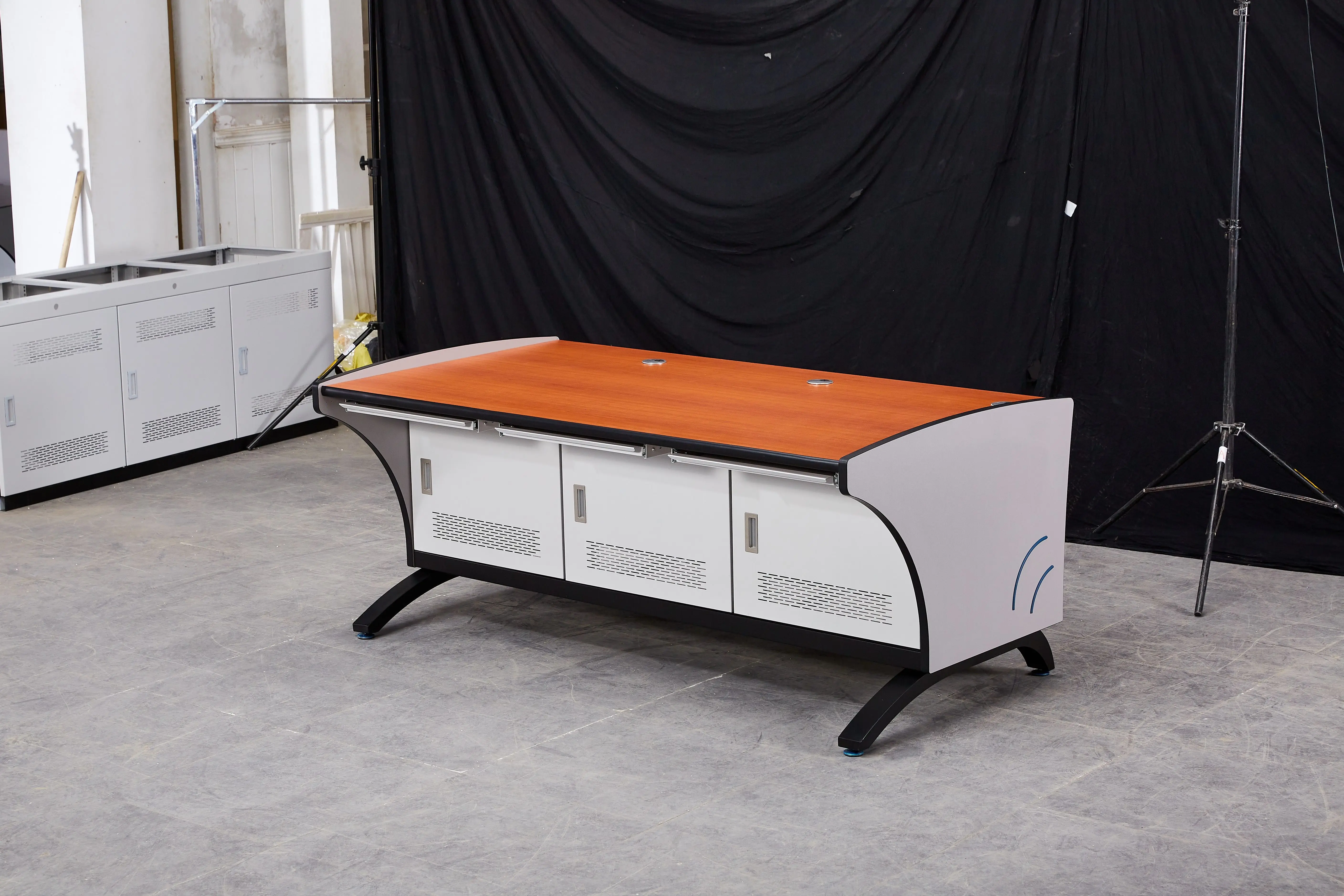 Three person high-quality monitoring operating table industrial wood steel control room console