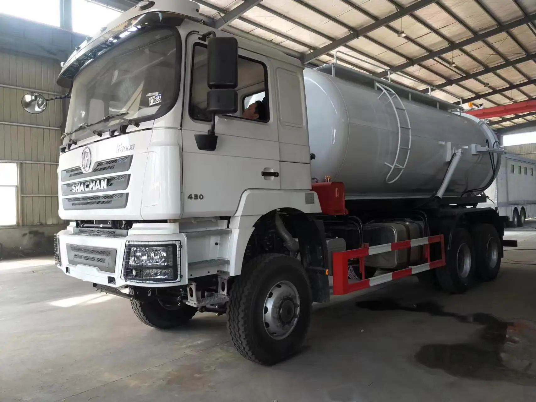 Best Shacman 6*6 heavy load 20 CBM Sewage suction truck Vacuum truck sewage sucking vehicles fecal suction vehicle