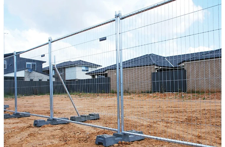 Portablele temporary movable wire mesh fence