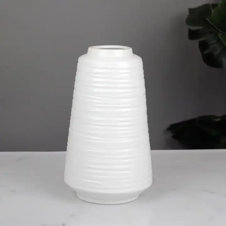 Nordic style  Ceramic Flower Vase Vintage Table Porcelain White Vase for Living Room Indoor Home Decoration