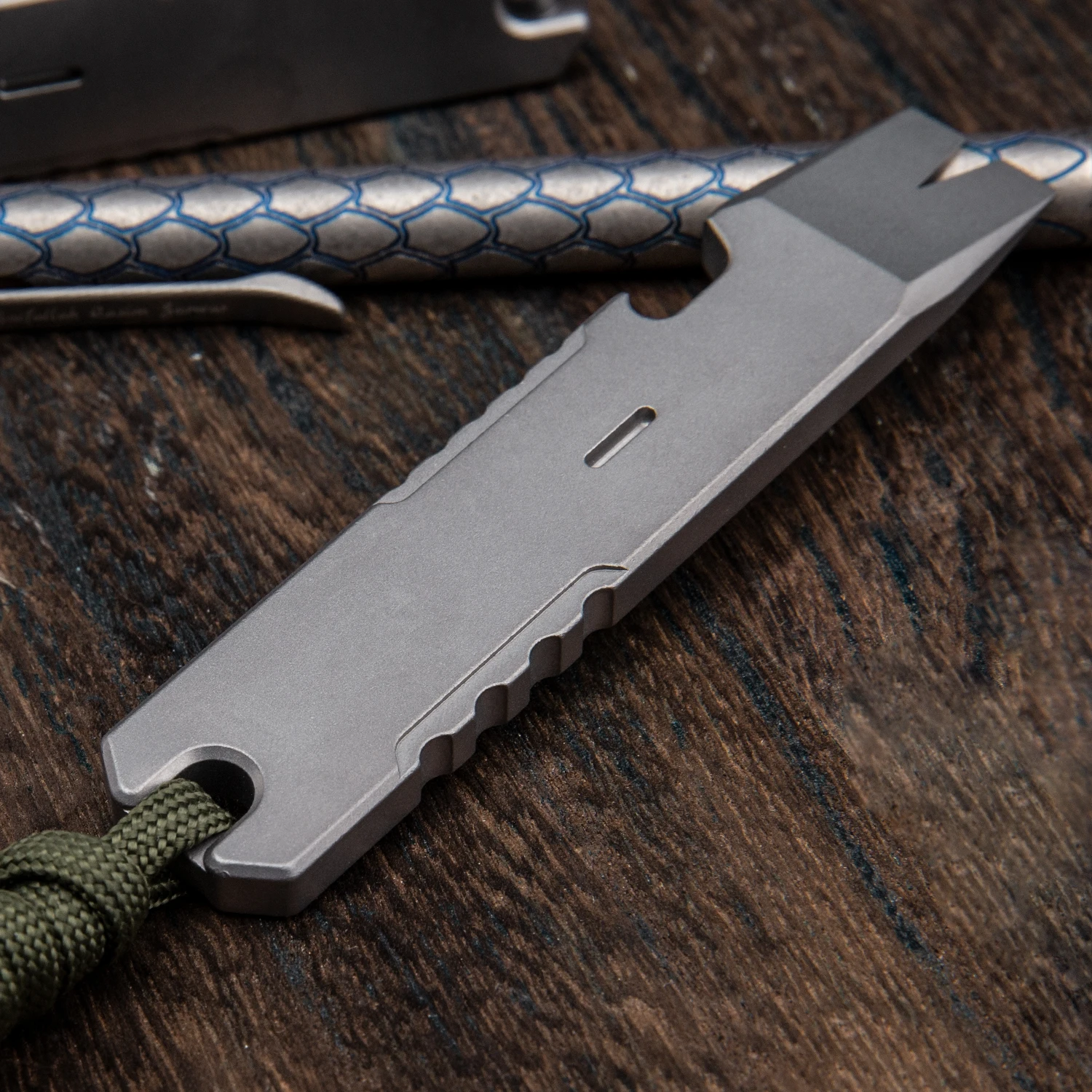 Titanium EDC Pry Bar with Nail Puller Bottle Opener Function with Pocket Clip EDC Tool