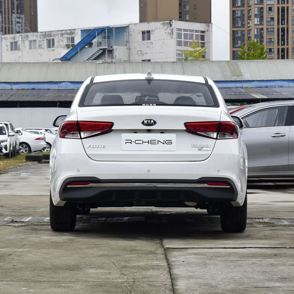 Китай заводская цена kia sedan KIA Forte в наличии седан MPV подержанные автомобили хорошие продажи бензиновый автомобиль