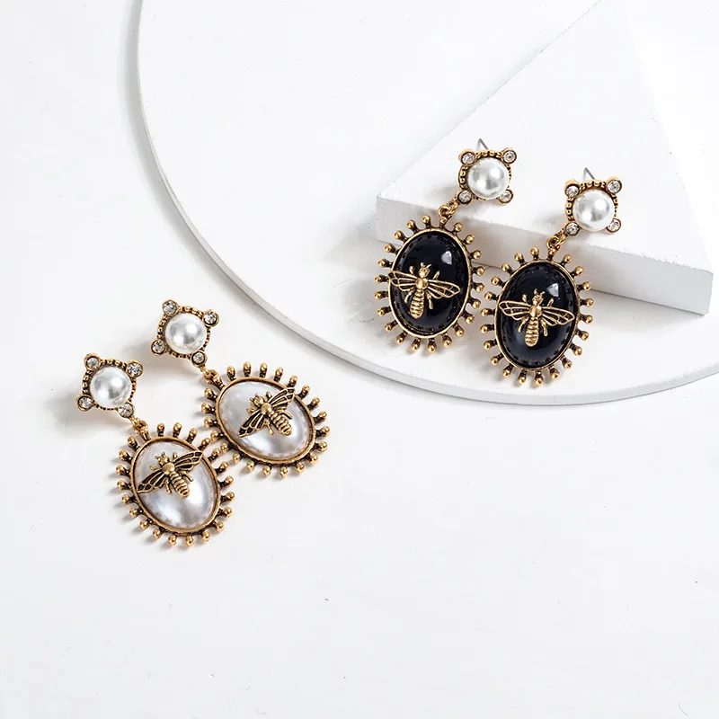 Vintage Elegant Enamel Heart Pearl Earrings Luxury Little Bee Drop Earrings Designer Earrings Antique Gold Jewelry Collection