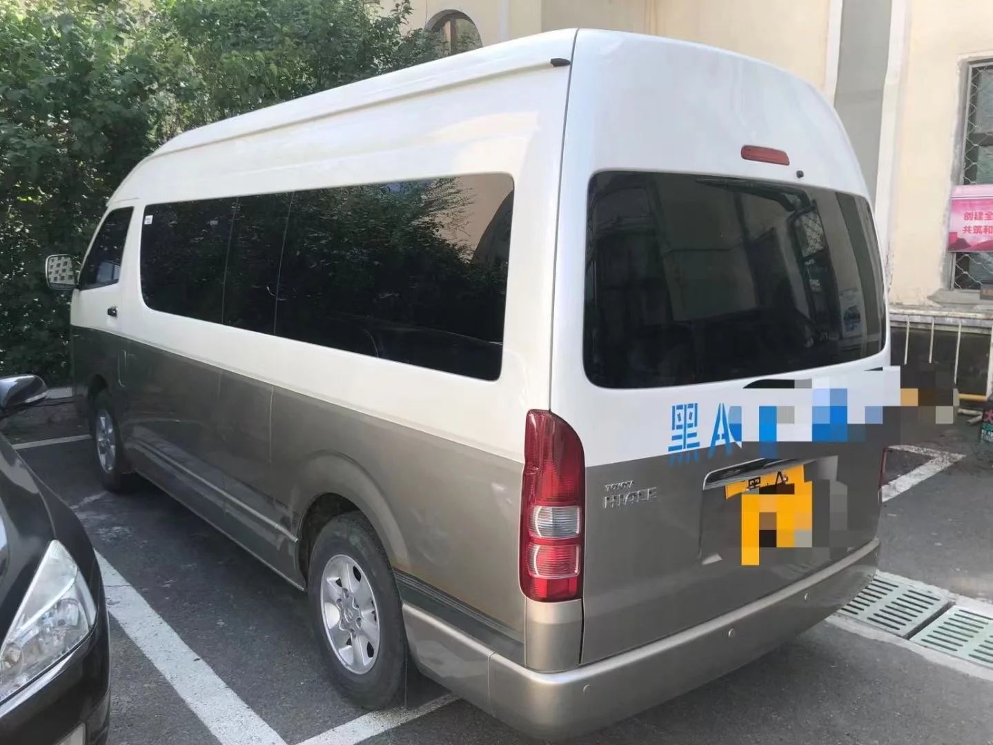 Автобус Toyota Hiace обнаружил универсальность 18-сидячего фургона доступного на ваш выбор рулевое управление Lhd или Rhd