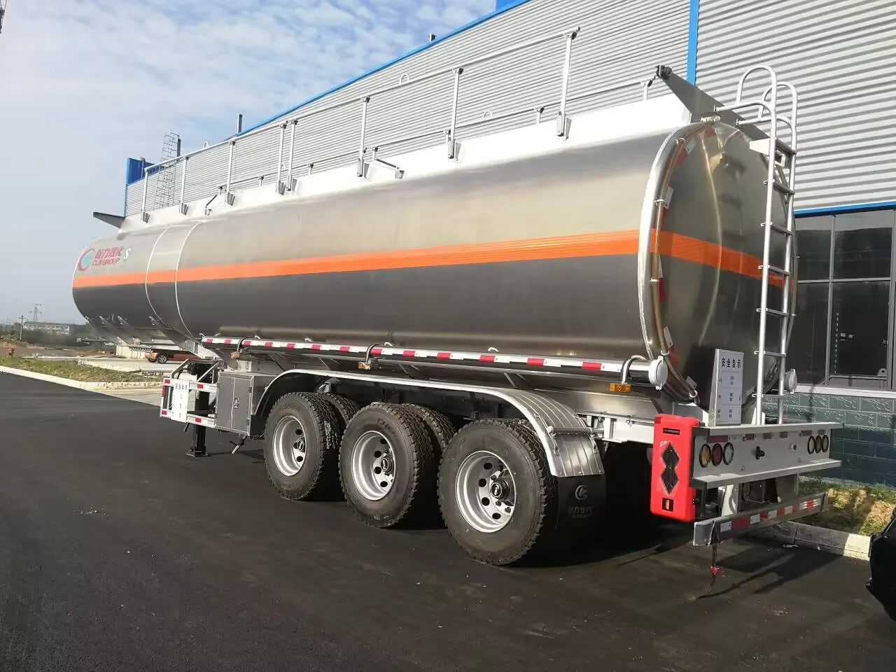 High Quality Stainless Steel Fuel Tank Semi Trailer Aluminum Alloy Oil Tanker Trailer