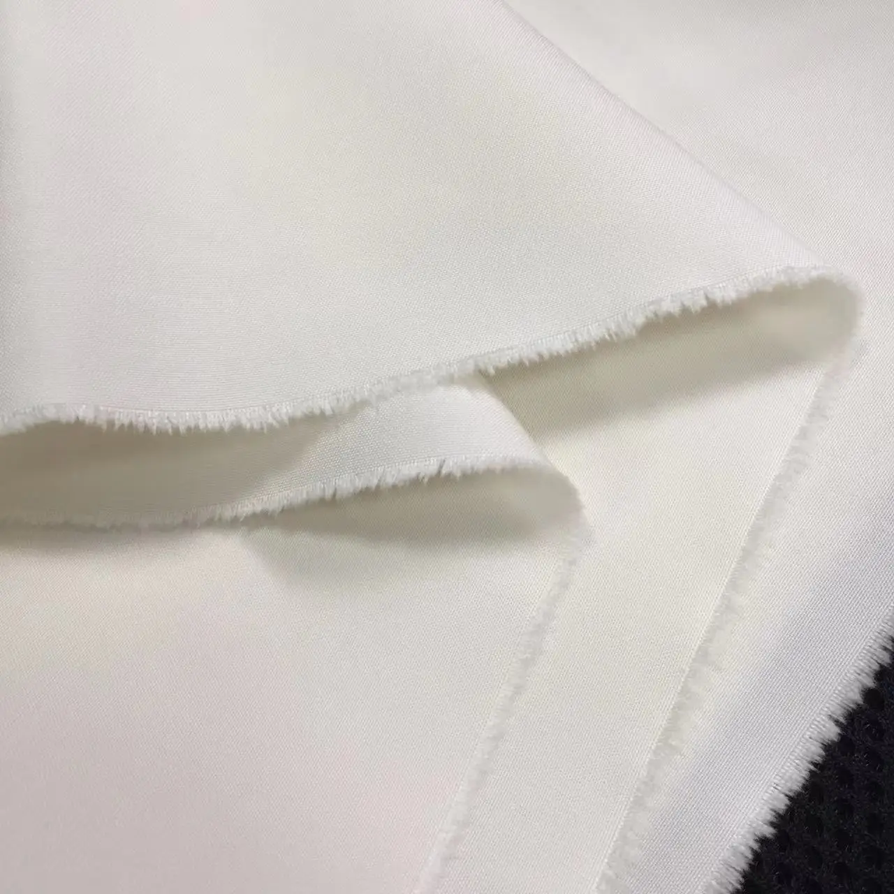 Spun Silk china 100% plain  cheap price bosky 6 pounds machine white for Muslim men suit