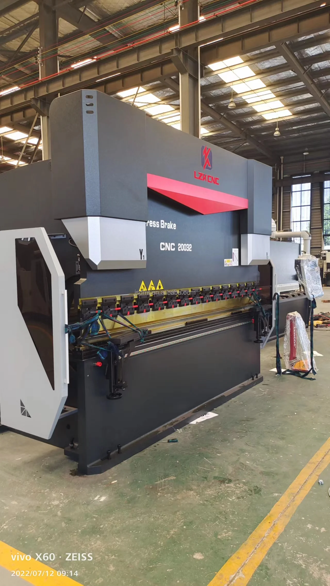 European New look SPB Series 220T3200 Hybrid oil pump Cnc press brake 8+1Axis