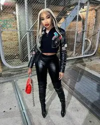 Fall 2023 Women Clothes Faux Leather Biker Jackets For Ladies Pu Leather Cropped Motorcycle Jacket Patches Leather Jacket