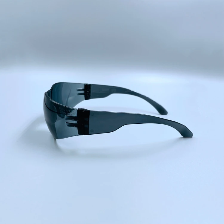 The fine quality clear lab anti-fog safety dust goggles