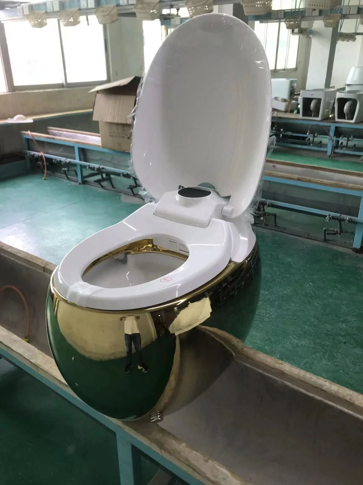 Gold color luxury new arrival egg shape wc sanitary ware intelligent toilet bowl bathroom one piece automatic smart toilet