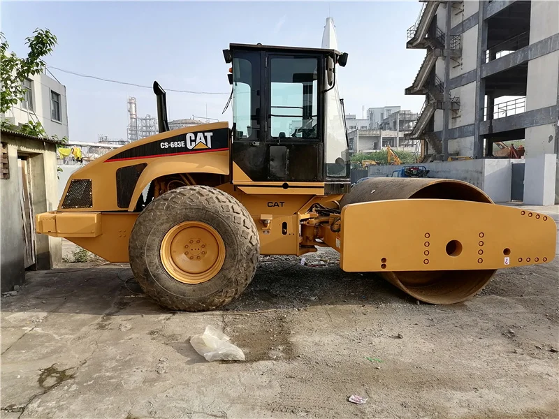 Road roller Caterpillar CS683E ,CAT compactor CS683 road construction machine single drum road construction tractor