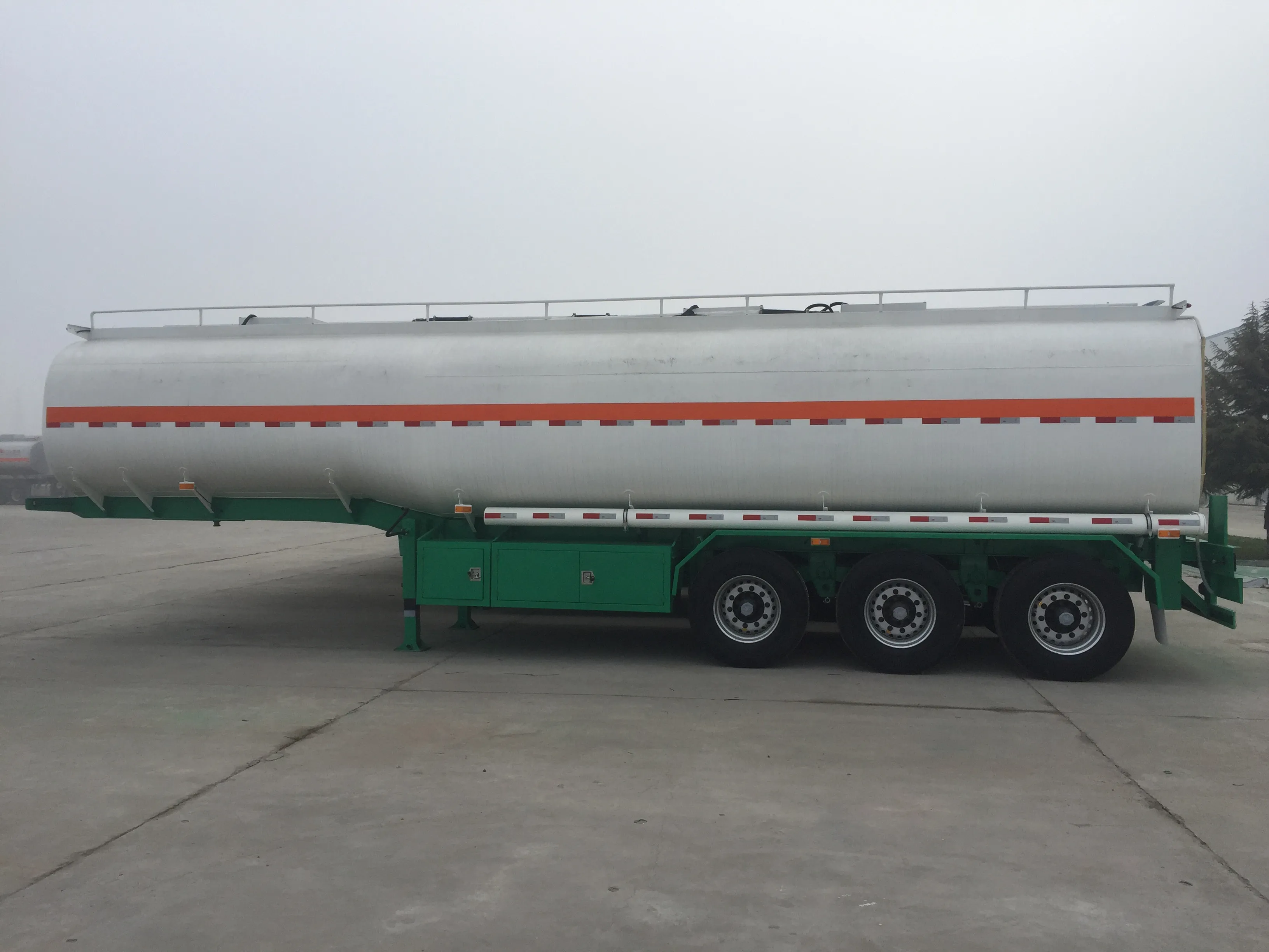 Vehicle Master 33000 litre fuel transportation tanker trailer for sale in Kenya fuel transport truck trailer