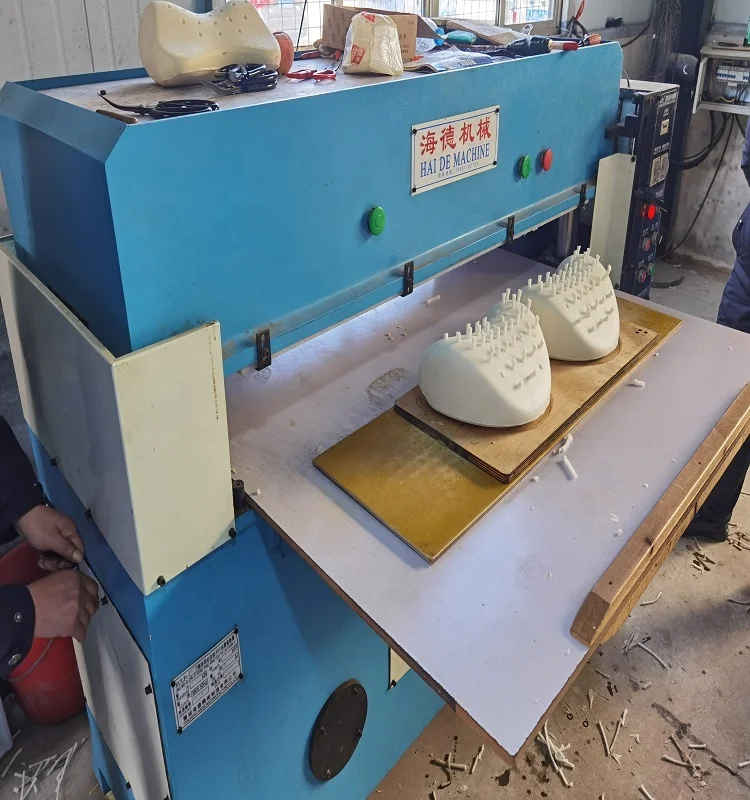 Hydraulic die-cutting machine is applicable to fabric cutting in various industries such as tarpaulin window cutting/umbrella/co