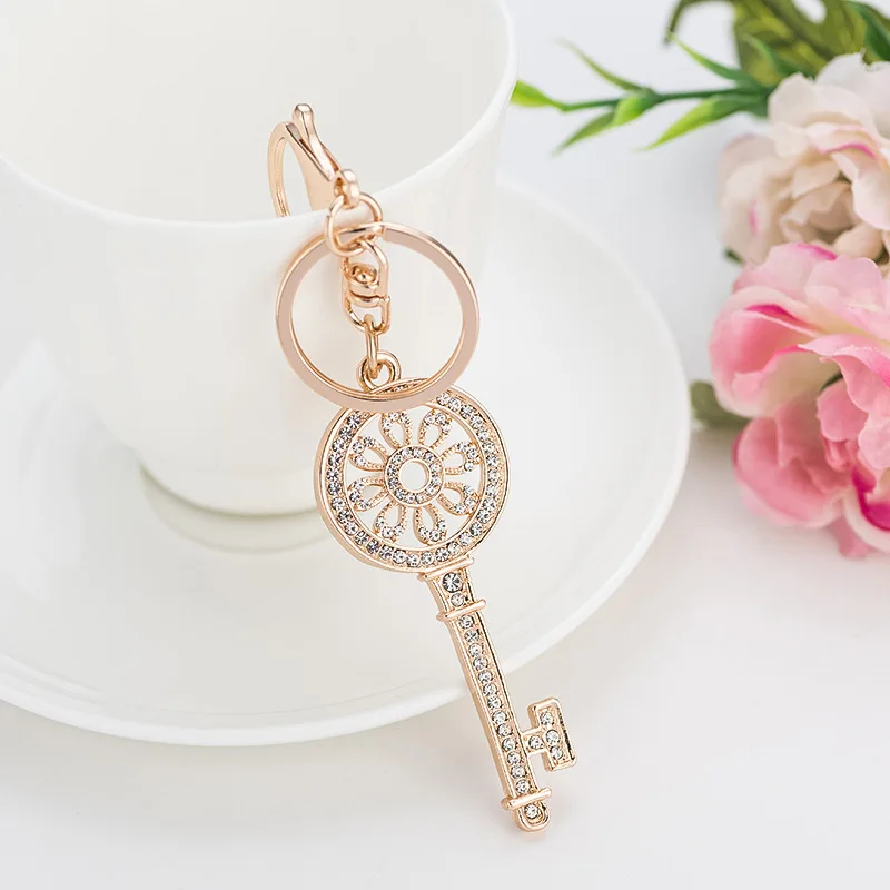 New Fashion Cute Creative Crystal Animal Pearl Bag Buckle Accessories Car Pendant Metal Key Chain