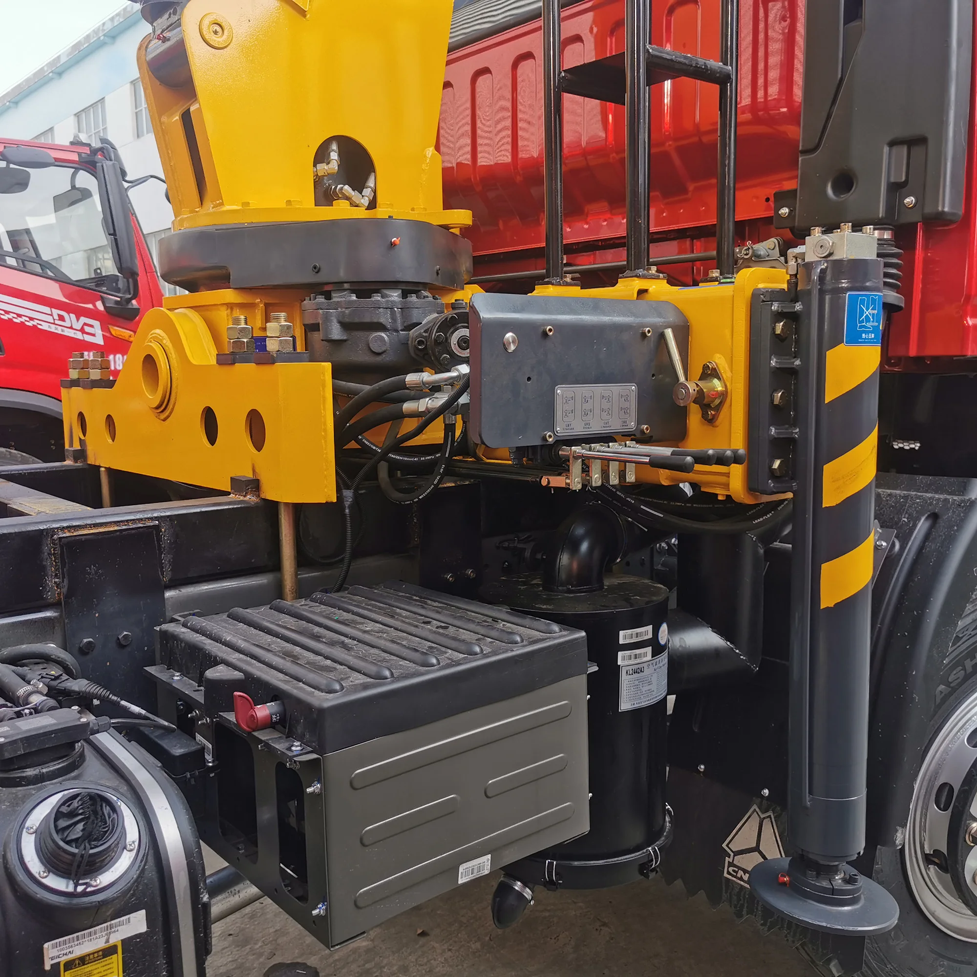 Hot Sales 6.3ton Mini Truck Mounted Crane Tractor Mounted Crane With Wooden Grab