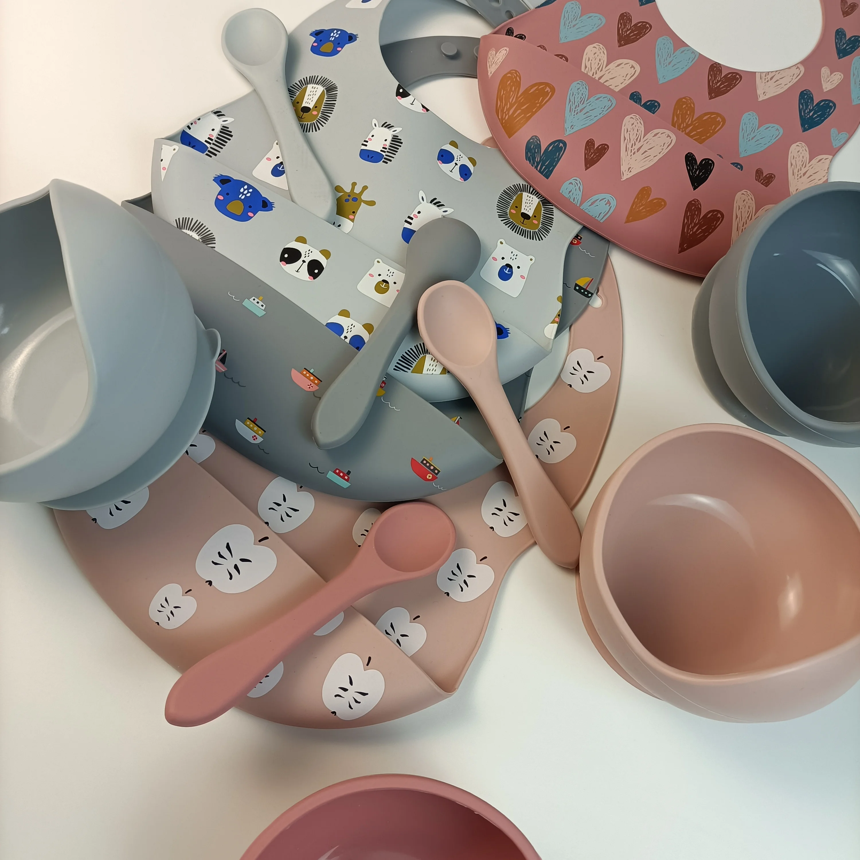 BPA Free Non-Sticking Suction Silicone  Dish Bowl Bibs Spoon Fork Gift Feeding Set Divided Baby Silicone Bowl Plate