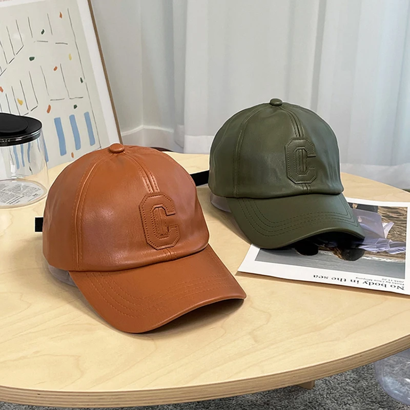 Мужская и женская бейсболка с вышивкой