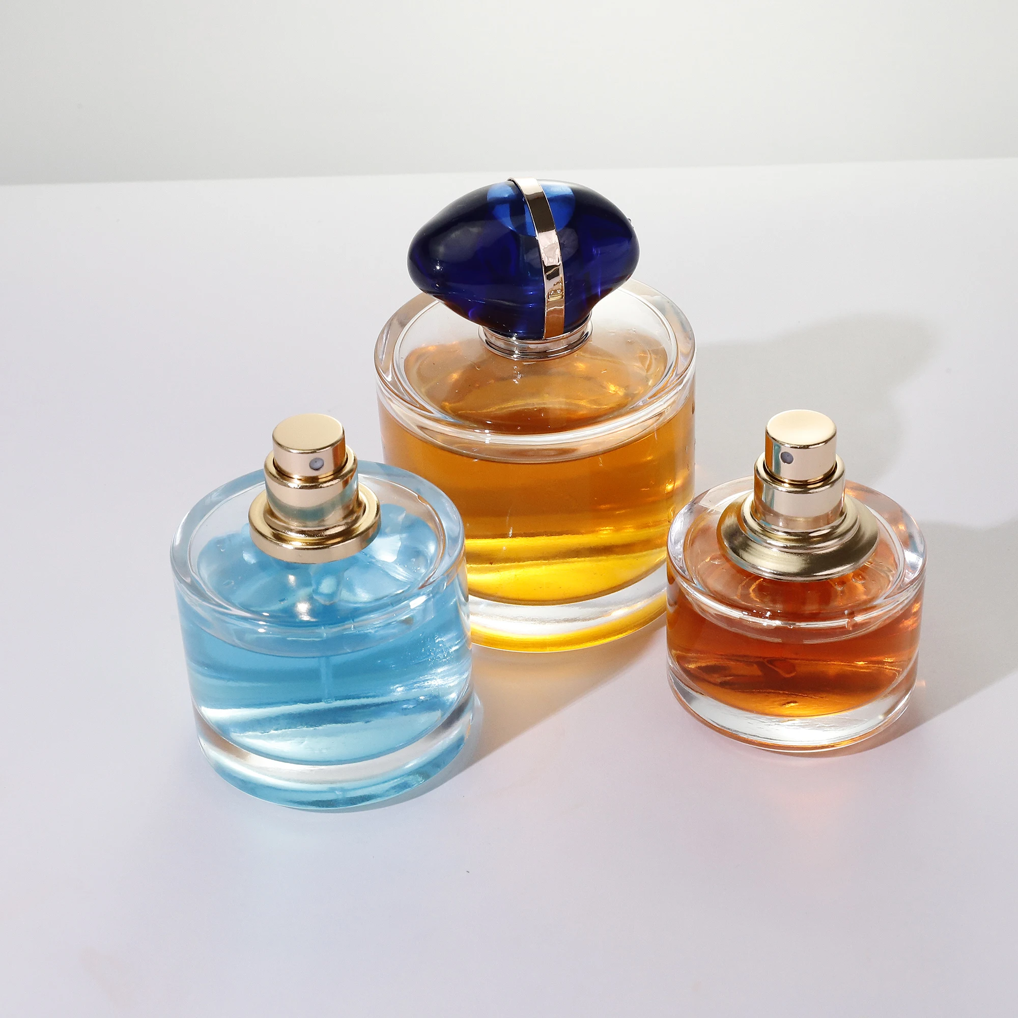 Luxury High Quality Portable 50Ml 100Ml Refillable Round Empty Cap Glass Perfume Bottles with Cap