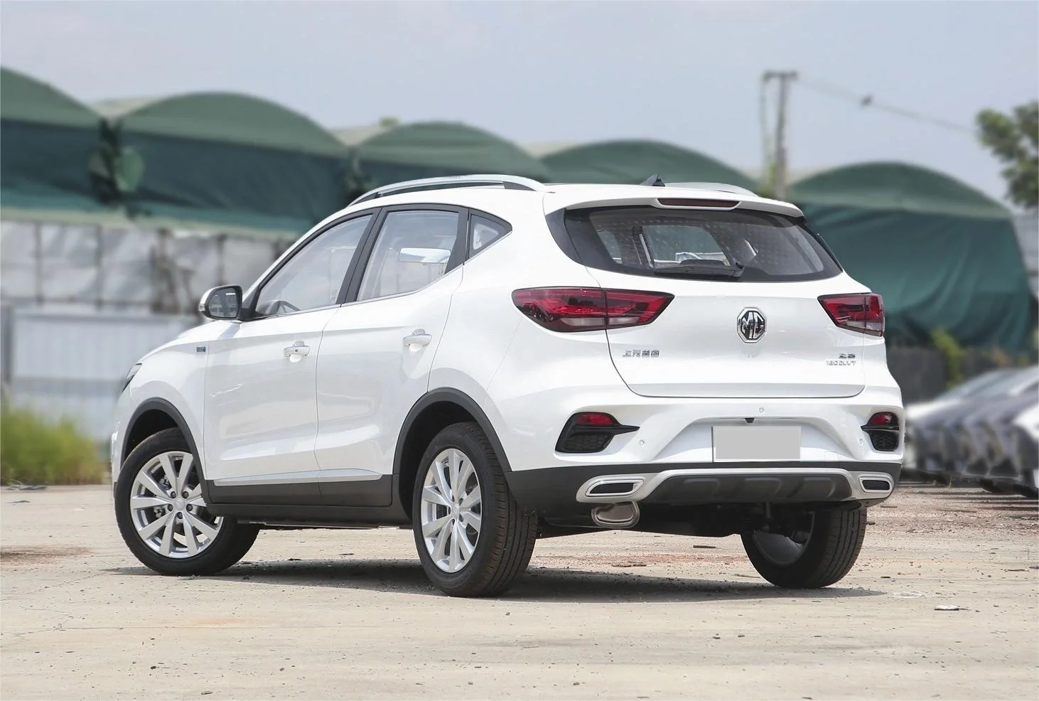 2023 New Mg Zs Safe Oil Car with 5 Seats 4 Wheels 175km/H High Speed