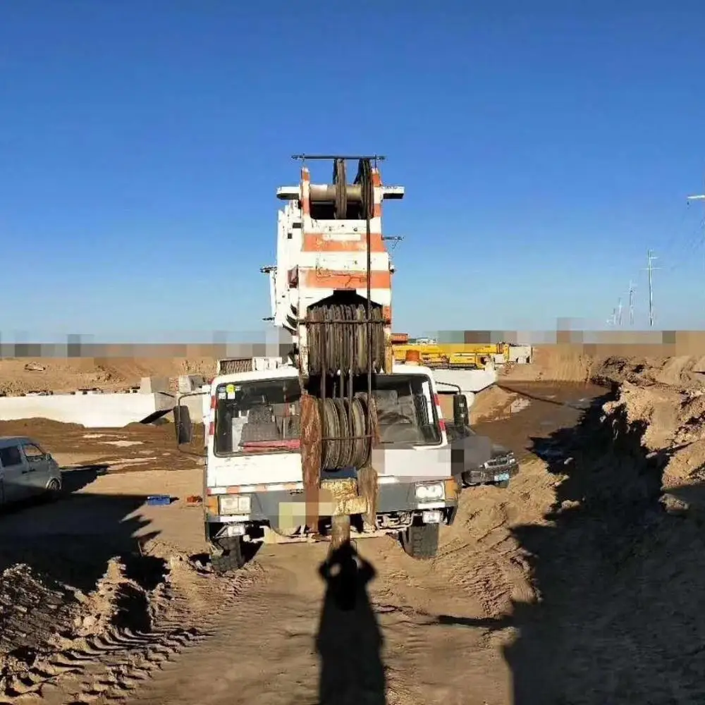 Used zoomlion ZTC1600    80t 90t 100t 160t telescopic arm pickup truck crane in stock for sale