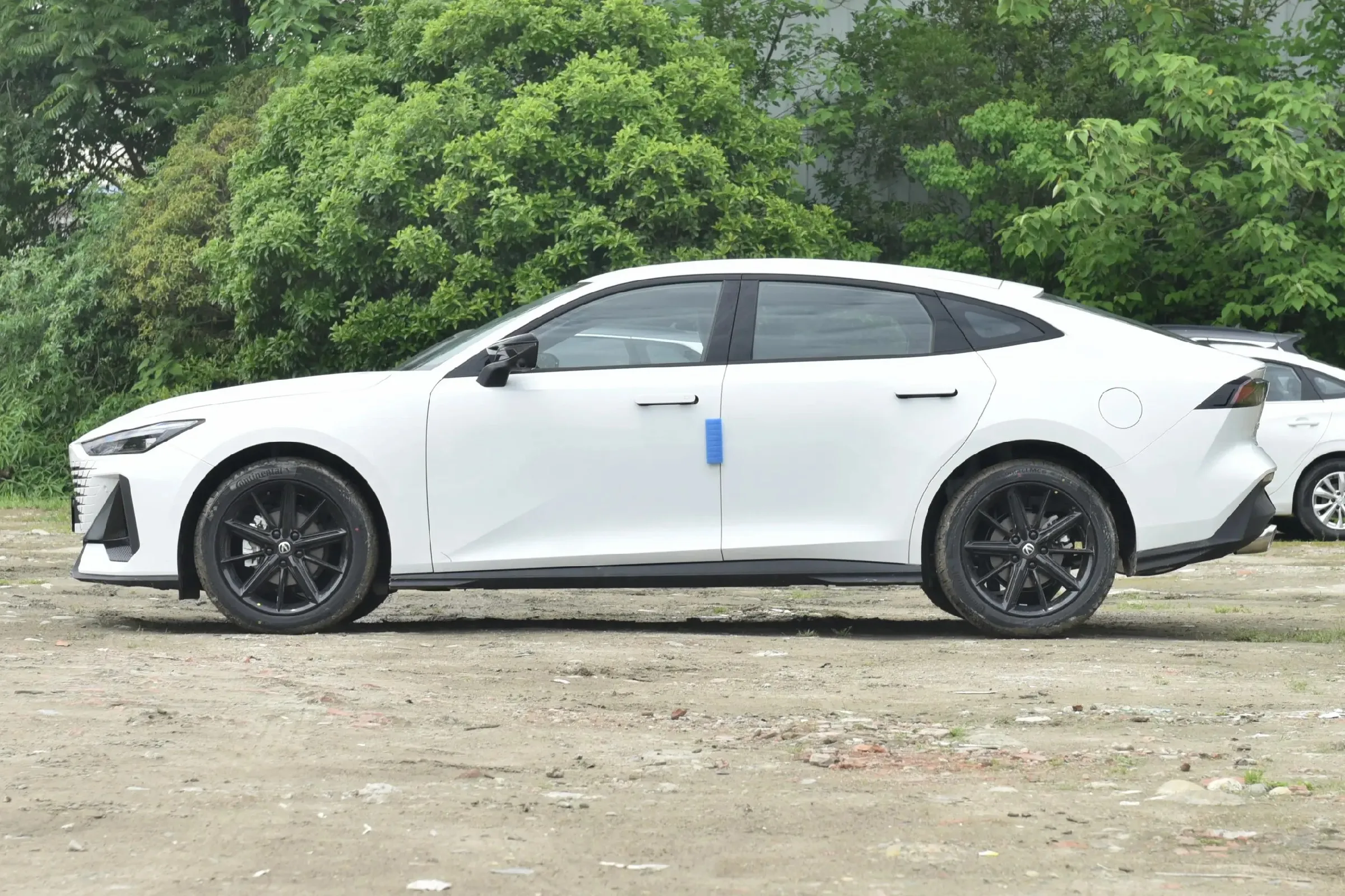 Changan Uni-v Заводская оптовая продажа лидер продаж бензиновый автомобиль 2024 Лидер Uni V 5-местный Унив бензин