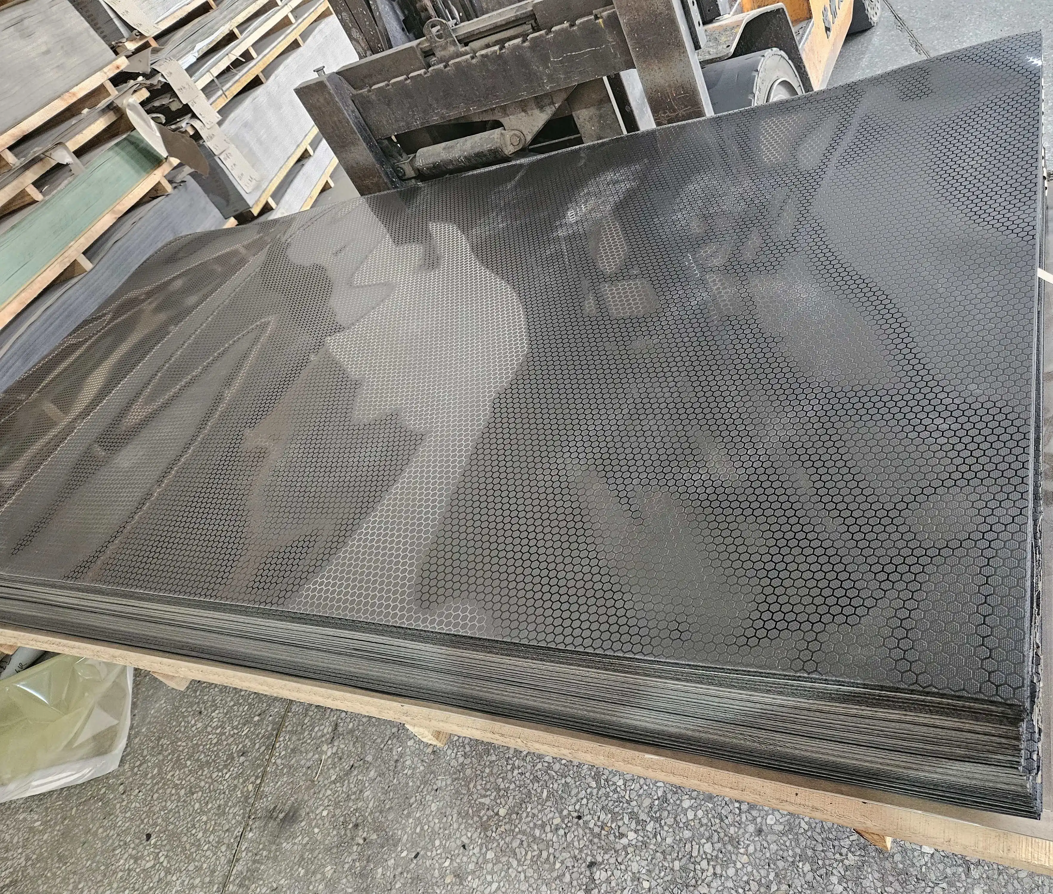 Anti-slip non slip plywood with rubber hexagon Flight case laminated plywood