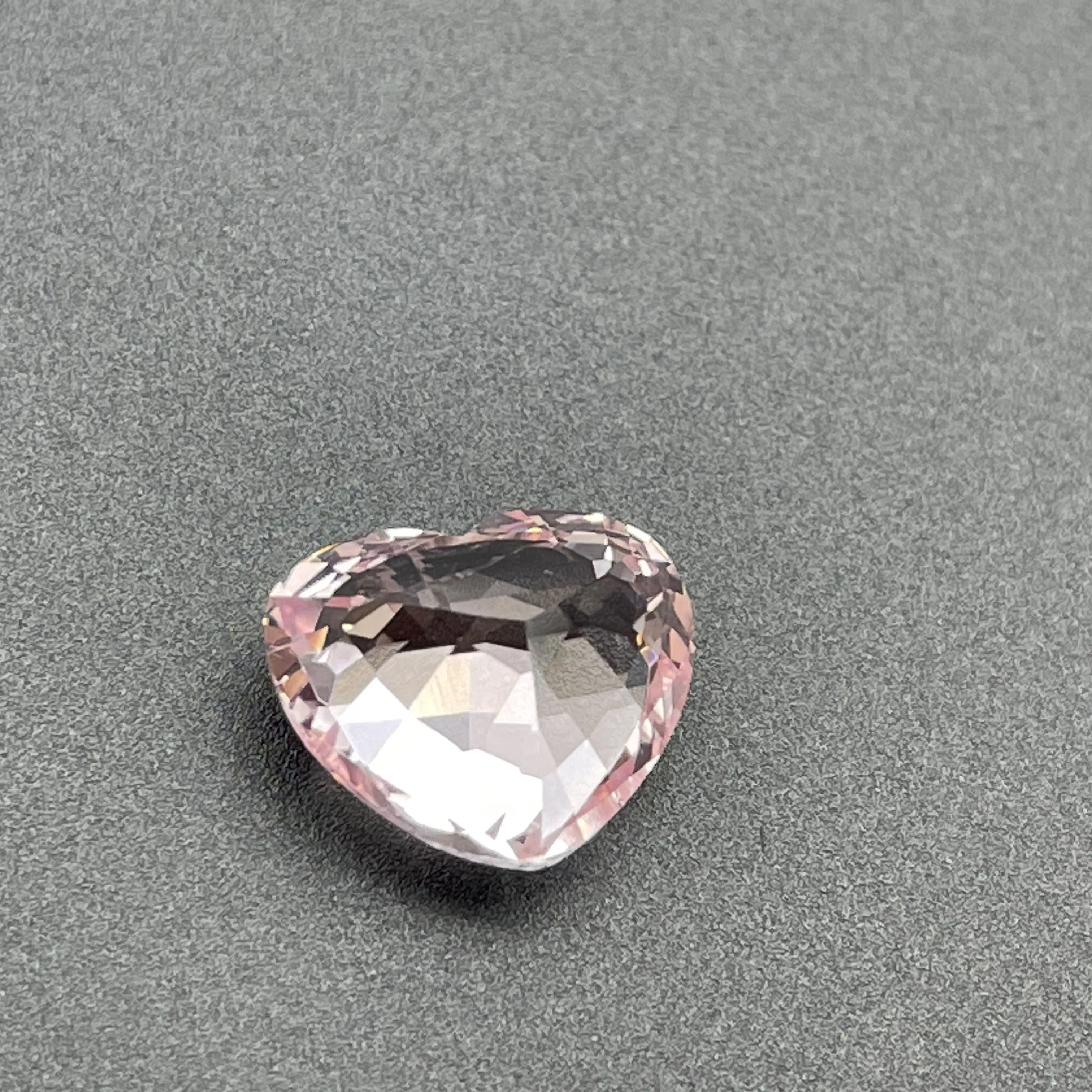 ZHF Jewelry Fashionable and delicate new different color Pink heart shape 5.85ct11.56*9.74 thickness 6.64m
