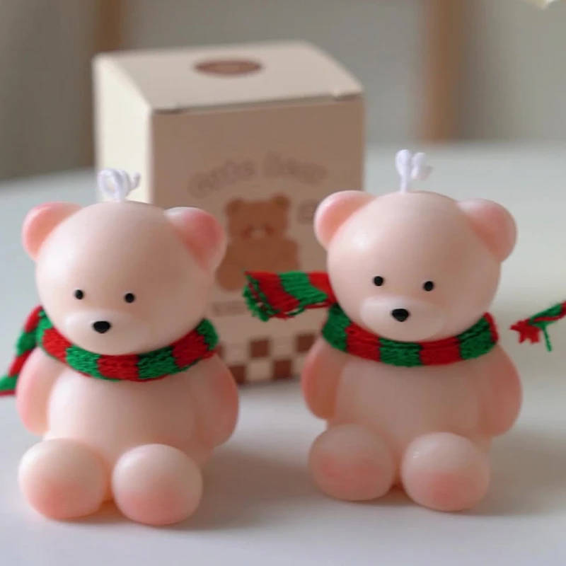 AIKUN Wholesale Pink White Scented Bear Shaped Candles With Scarf With Colored Gift Box Packing