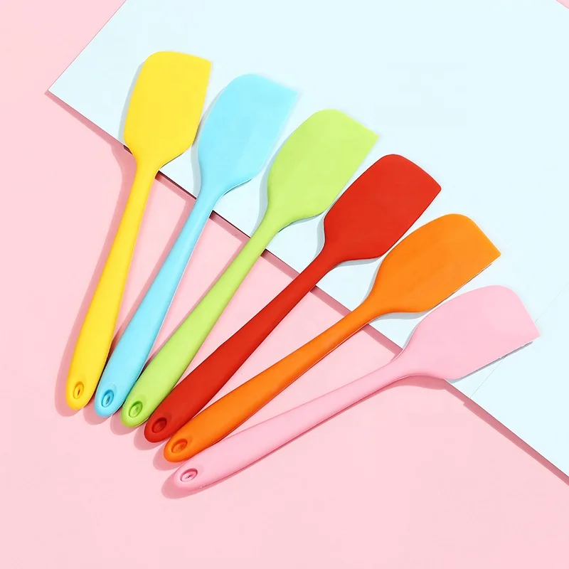 Wholesale Baking Tool Heat Resistant Silicone Integral Scraper For Stirring Rolled Sugar Cake Cream Brush Shovel