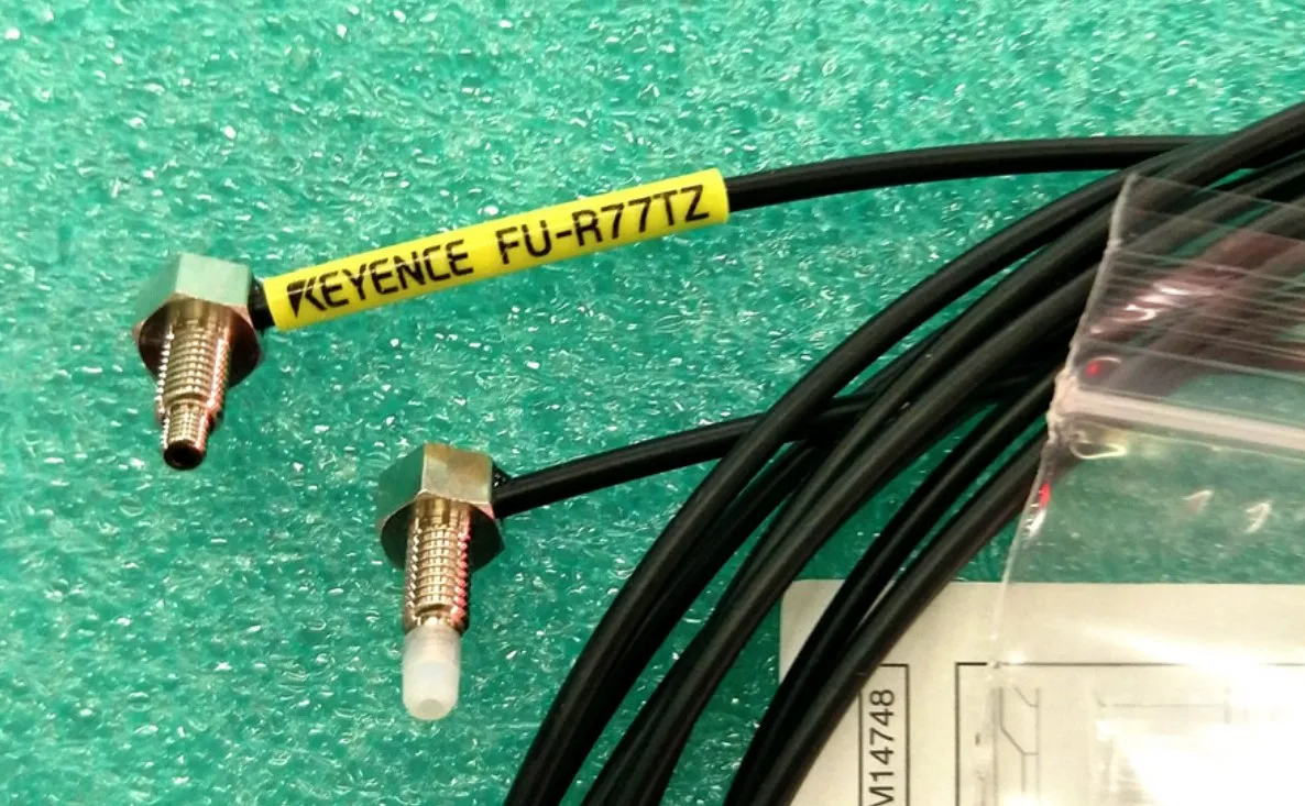 В наличии FU-77V KEYENCE FU-77 FU-7F FU-78 оптоволоконный датчик