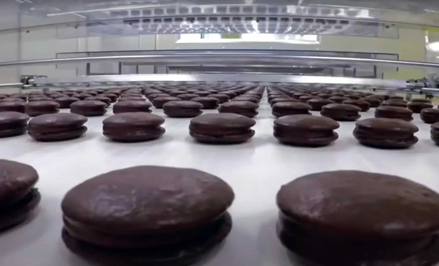 Full Automatic Chocolate Pie Cake production line Sandwich Jaffa cake choco pie Making Machine Price Customized