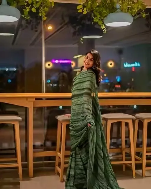 Traditional Ethnic Bollywood Designer Silk Sari Chic Georgette Chic Saree for Weddings and Special Events or Party Wear