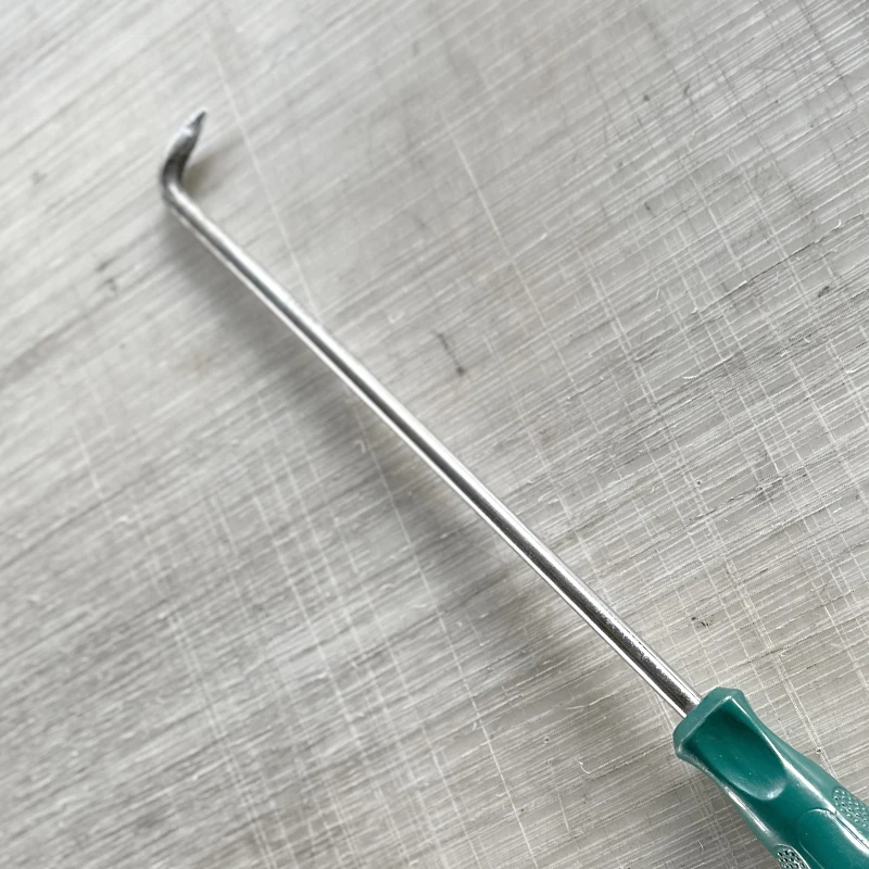 Conveyor belt connector auxiliary installation hook tool