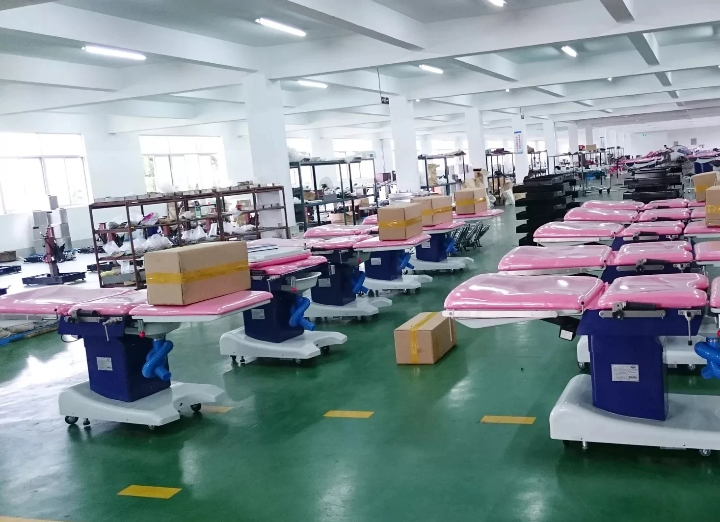 Hot sell cheap Stainless Steel Hospital Delivery Gynecological Bed Labour Examination Table