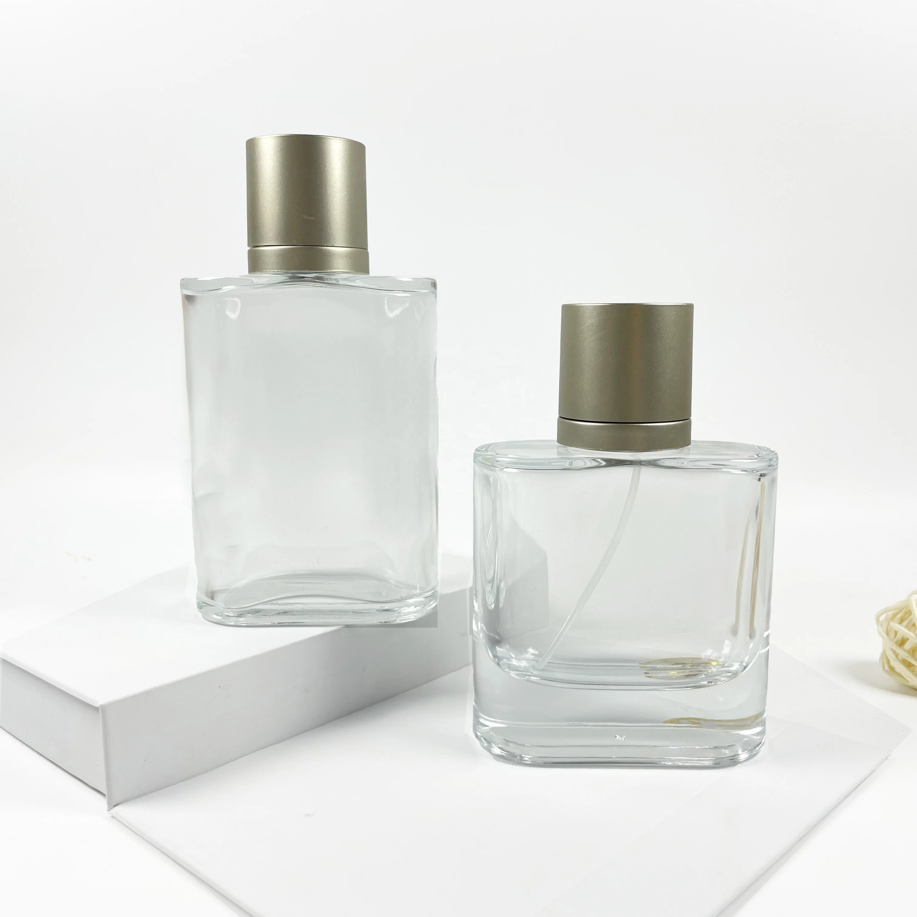 highend 30ml 50ml  100ml flat round perfume bottle empty spray perfume glass  bottle refillable perfume bottle with matched lid