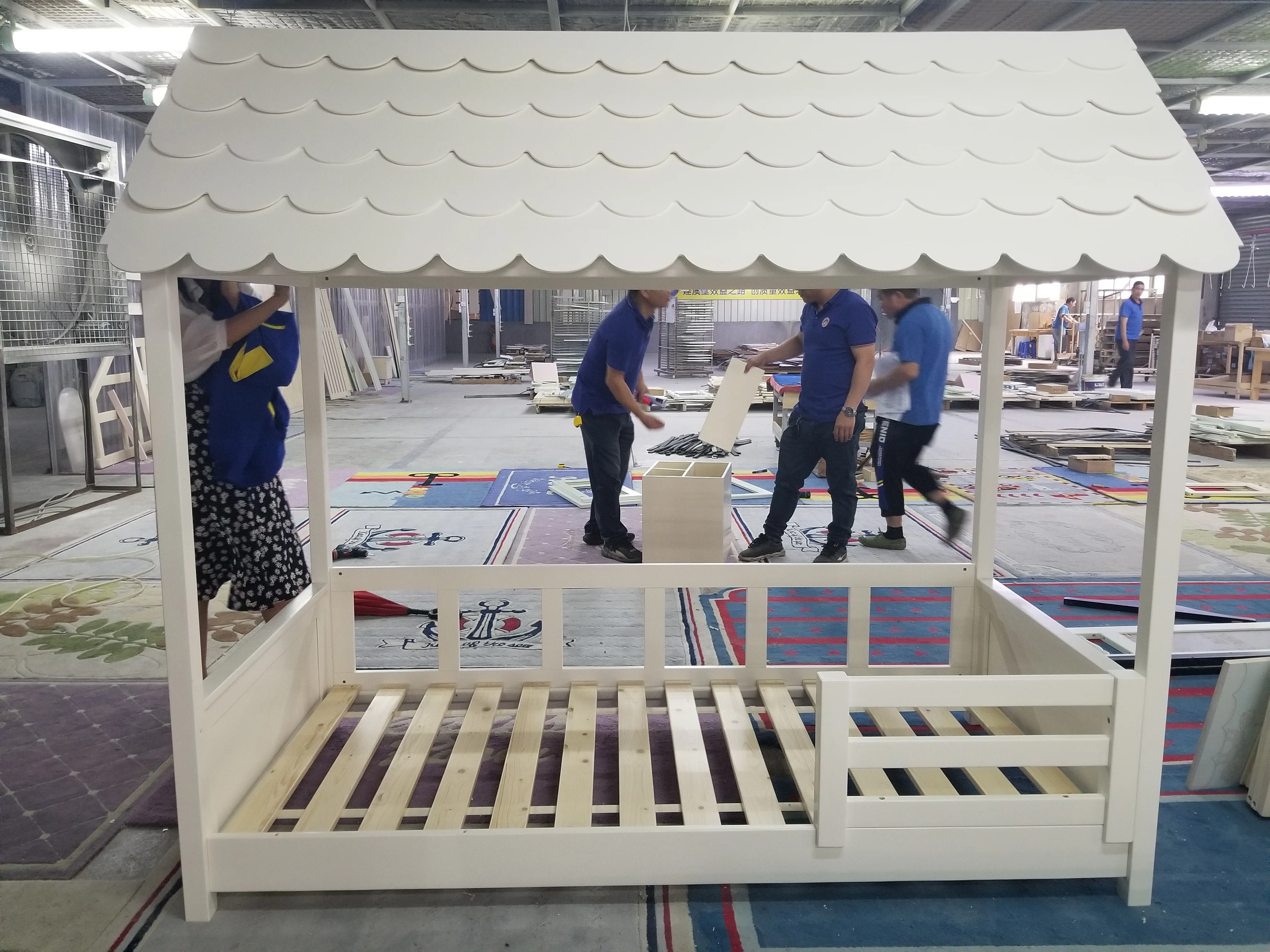 Water based painted bed for children+ FSC chain of custody certificate  pine wood kids bed+ full roof Hut-shaped  bed