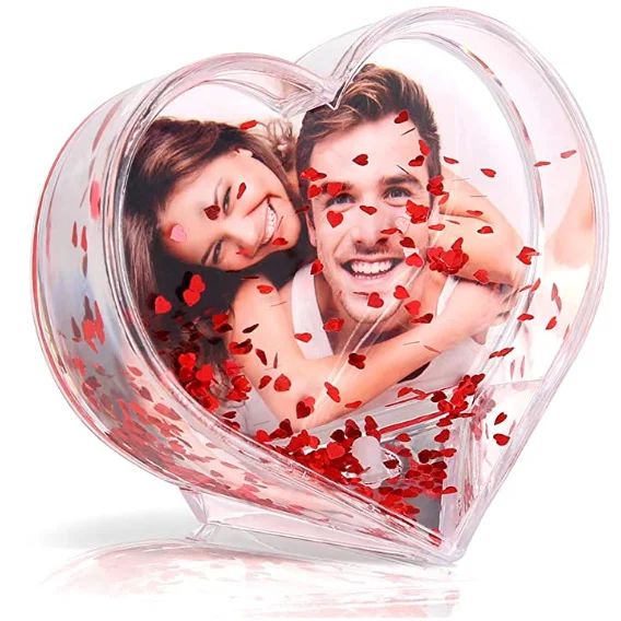 Wholesale Flying love heart shaped stylish plastic photo frame DIY wedding favors snow globe for your own photo