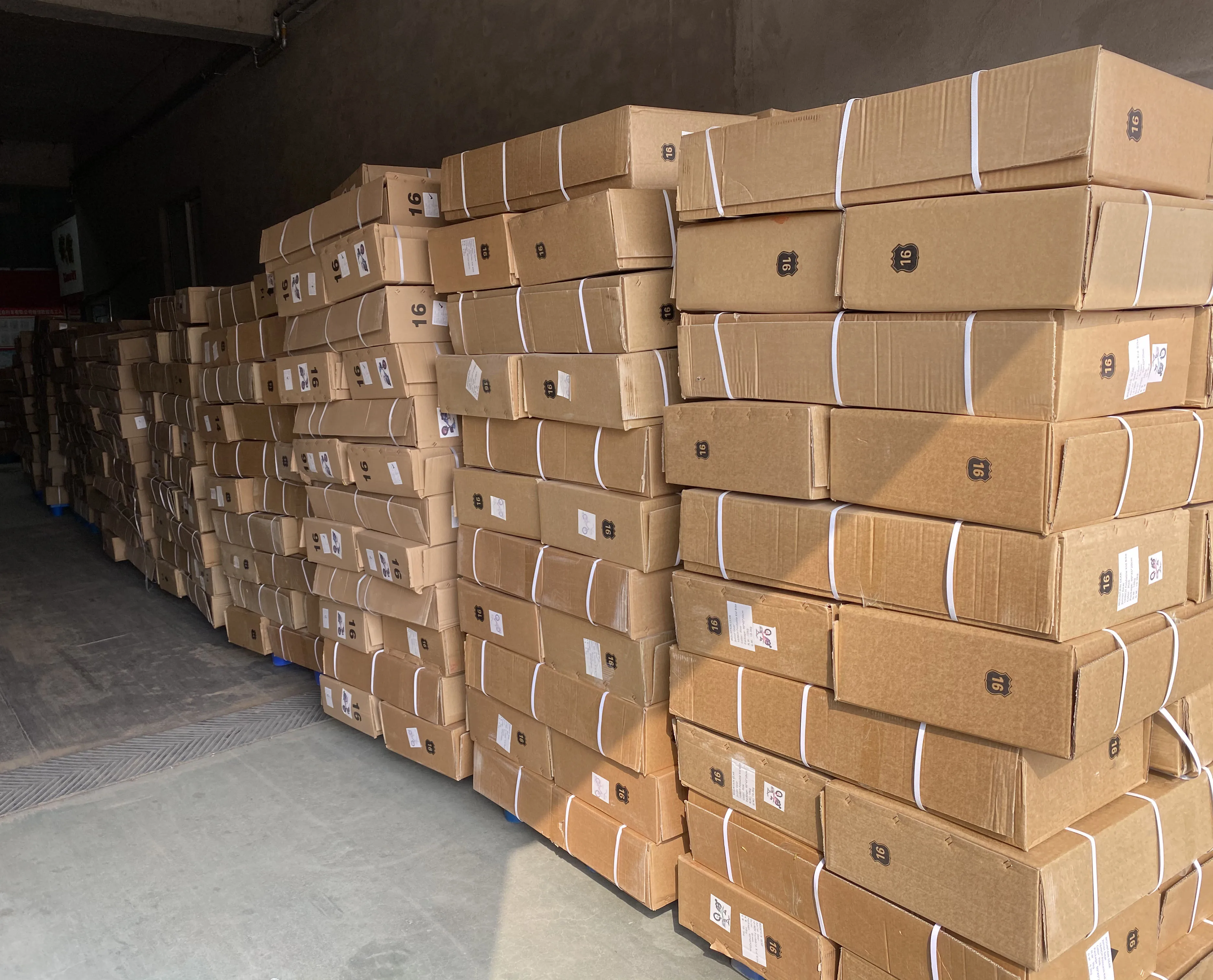 China Wholesale MTB bike OEM cheap 700c 21speed race bicycle custom high quality carbon fiber cycle for adult men