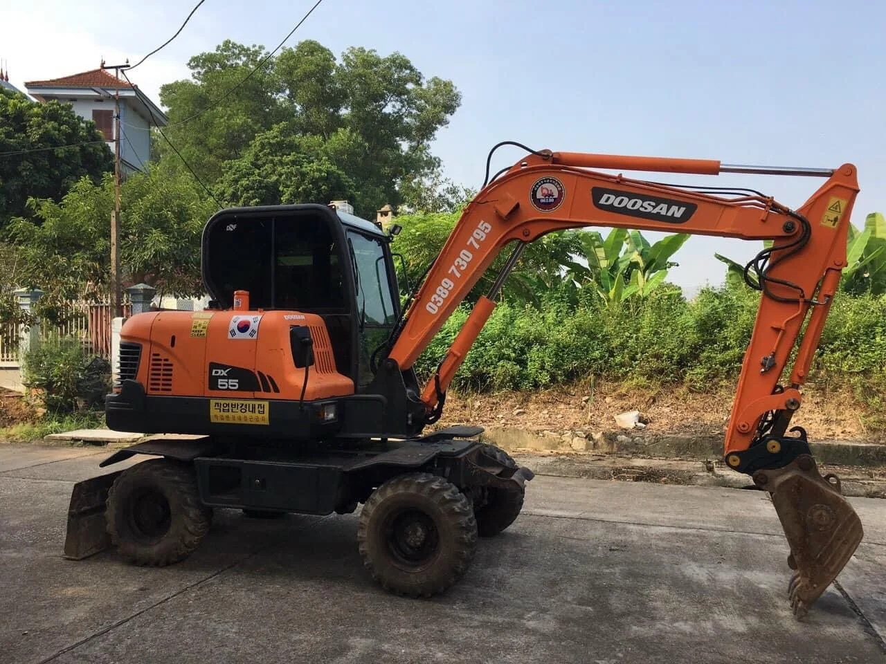 Дешевая цена 5 тонн б/у колесный экскаватор doosan dx55w мини модель dx55
