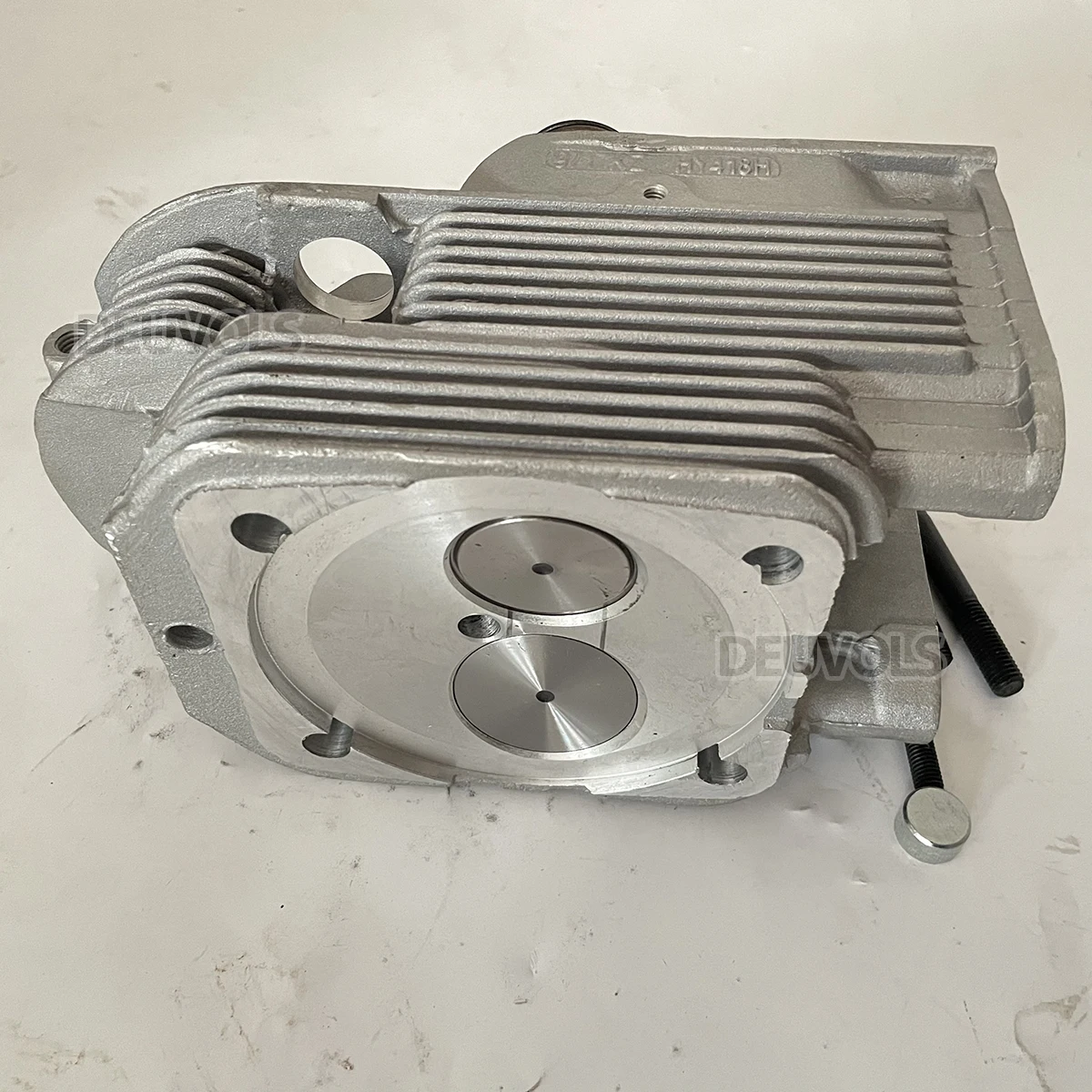 Manufacturer Cylinder Head Assy 04230613 for DEUTZ FL912 FL913 Diesel Engine