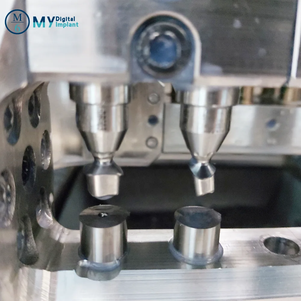 4 оси координироваться с ЧПУ стоматологическое лабораторное фрезерный станок с ЧПУ, чтобы настроить индивидуальный имплантат