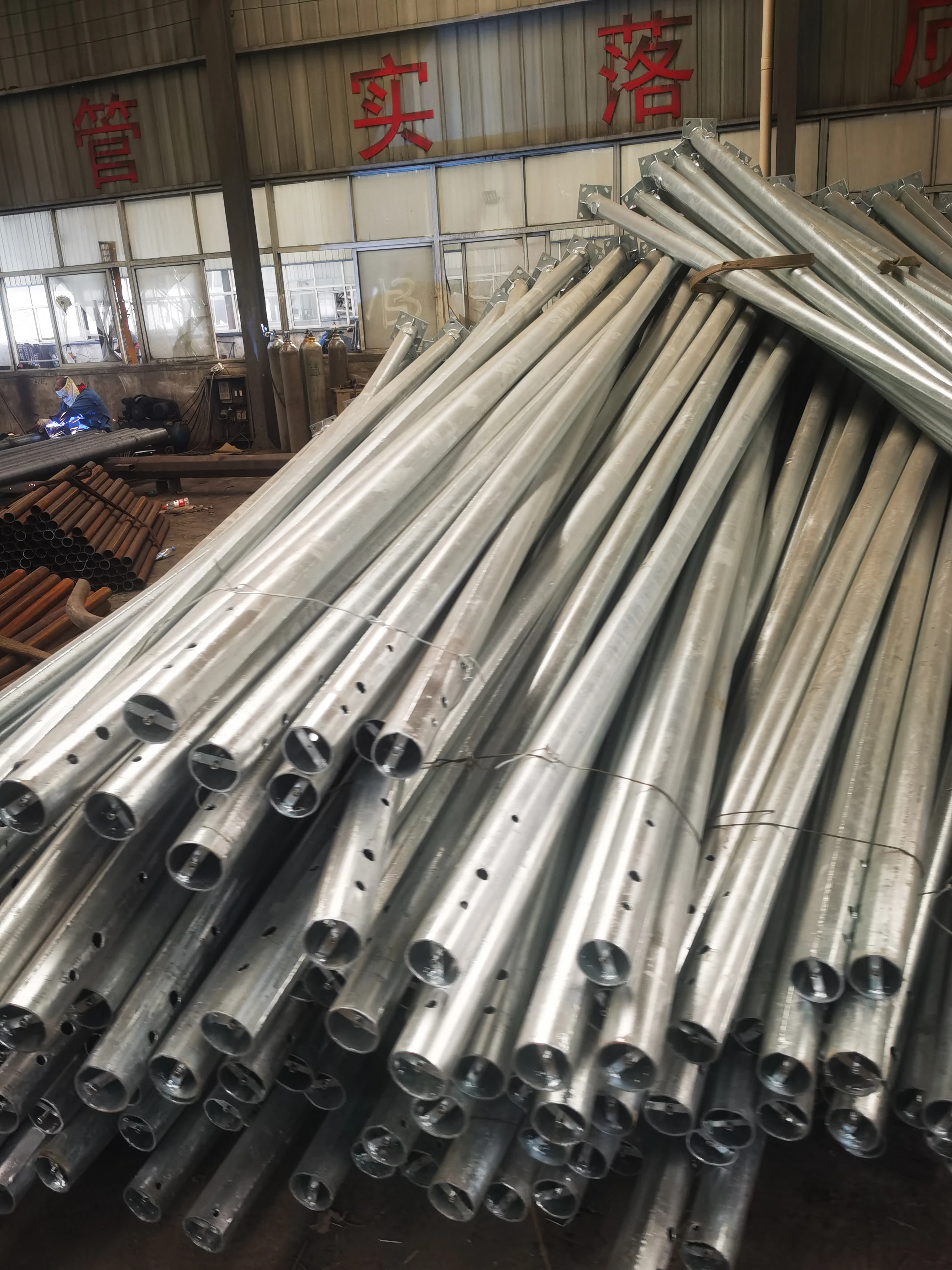 Outdoor galvanized Q235 lamp pole 4m 5m 6m 7m 8m 9m 10m 12m solar streetlight pole cast aluminum street light pole