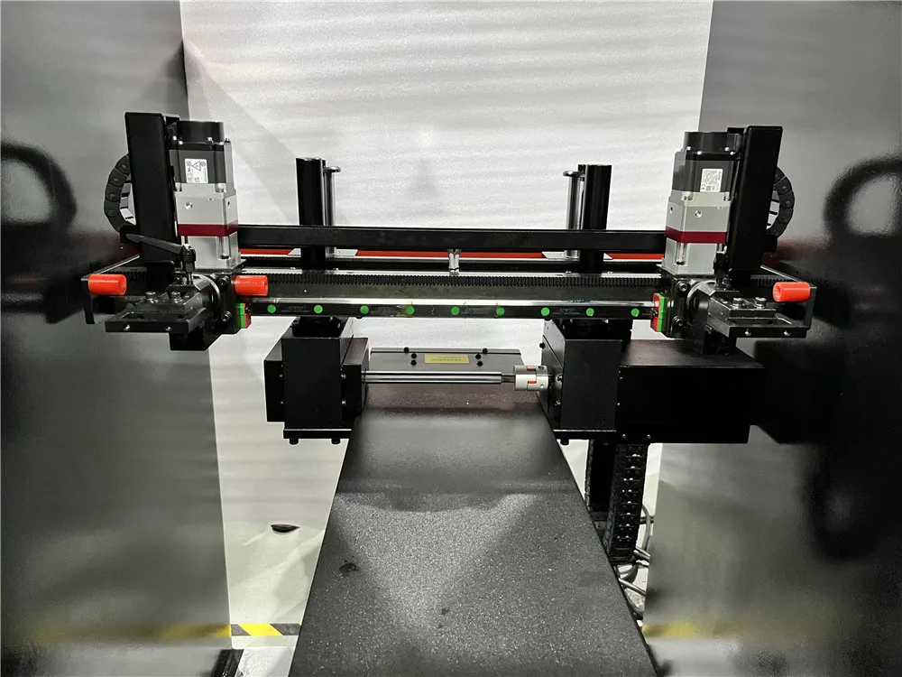 Manufacturer 2022 Latest Press Brake 40ton 1300mm Industry CNC Control Bending Machine for Sale