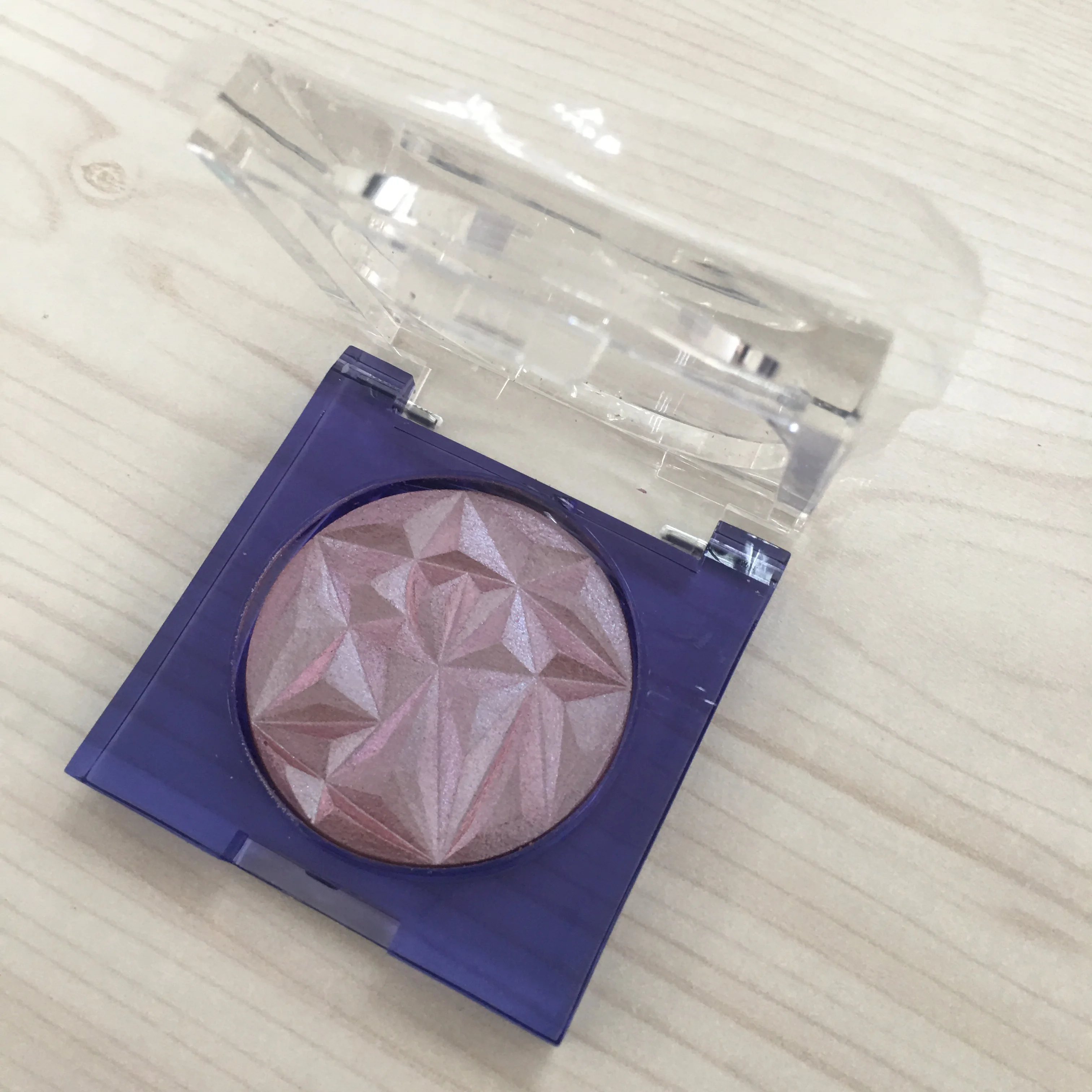 
New Design Radiant Embossment Eyeshadow Manufacturer Vegan Makeup Private Label 