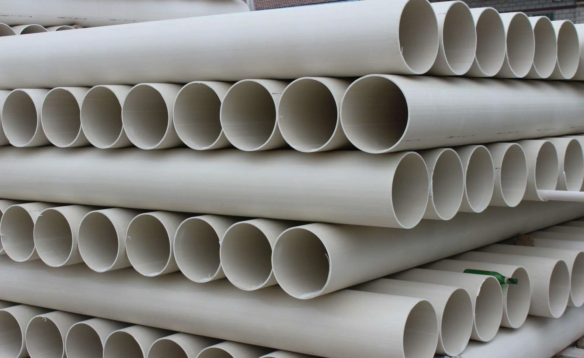 
PVC Schedule 40 pipe is used in irrigation, underground sprinkler systems, swim pools, outdoor applications cold water supply 
