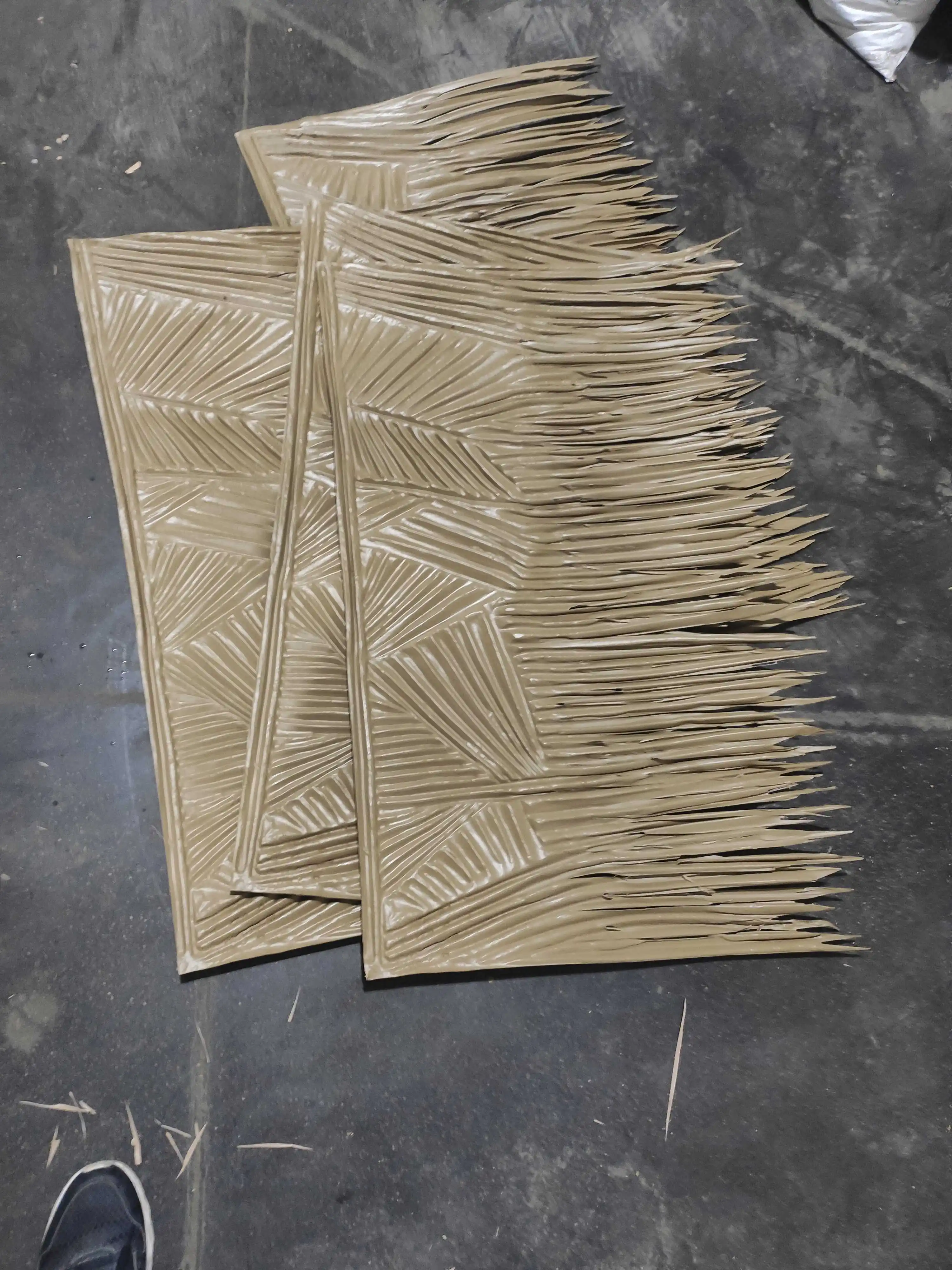 Custom Fireproof Waterproof Fabricated Hdpe Umbrella Cover Synthetic Thatch