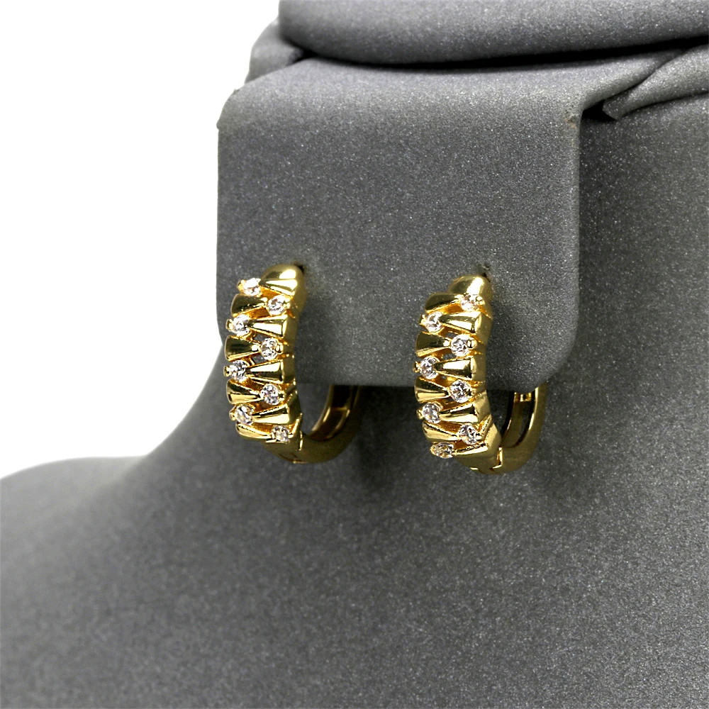 Unique Zirconia Round Hoop Earrings Sweet Loop With Half Paved Tiny CZ Earrings For Women Fashion Jewelry