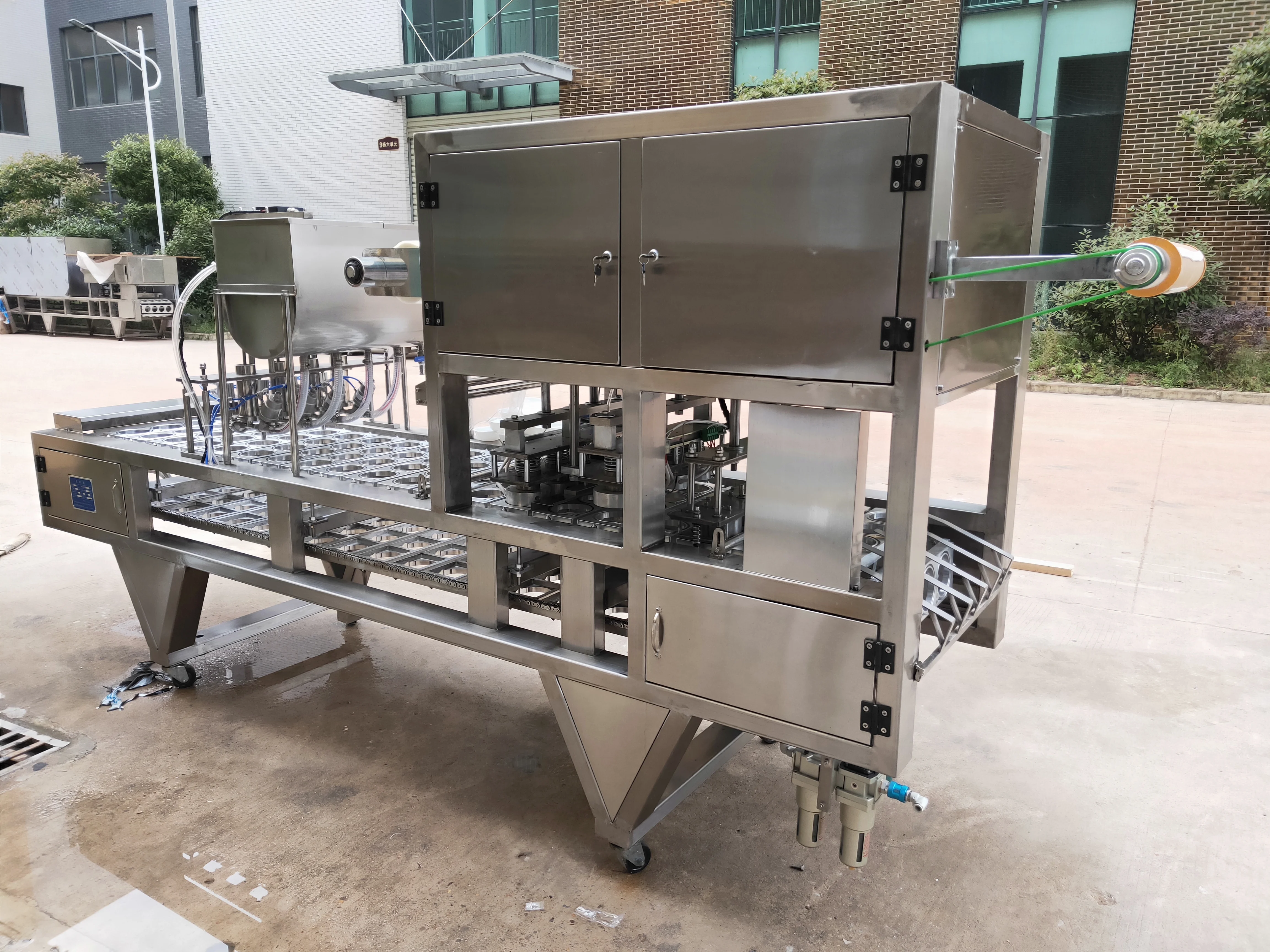 Automatic Disposable Plastic Paper Bowls Instant Noodle Butter Chocolate Yogurt Seafood Instant Soup Filling Sealing Machine