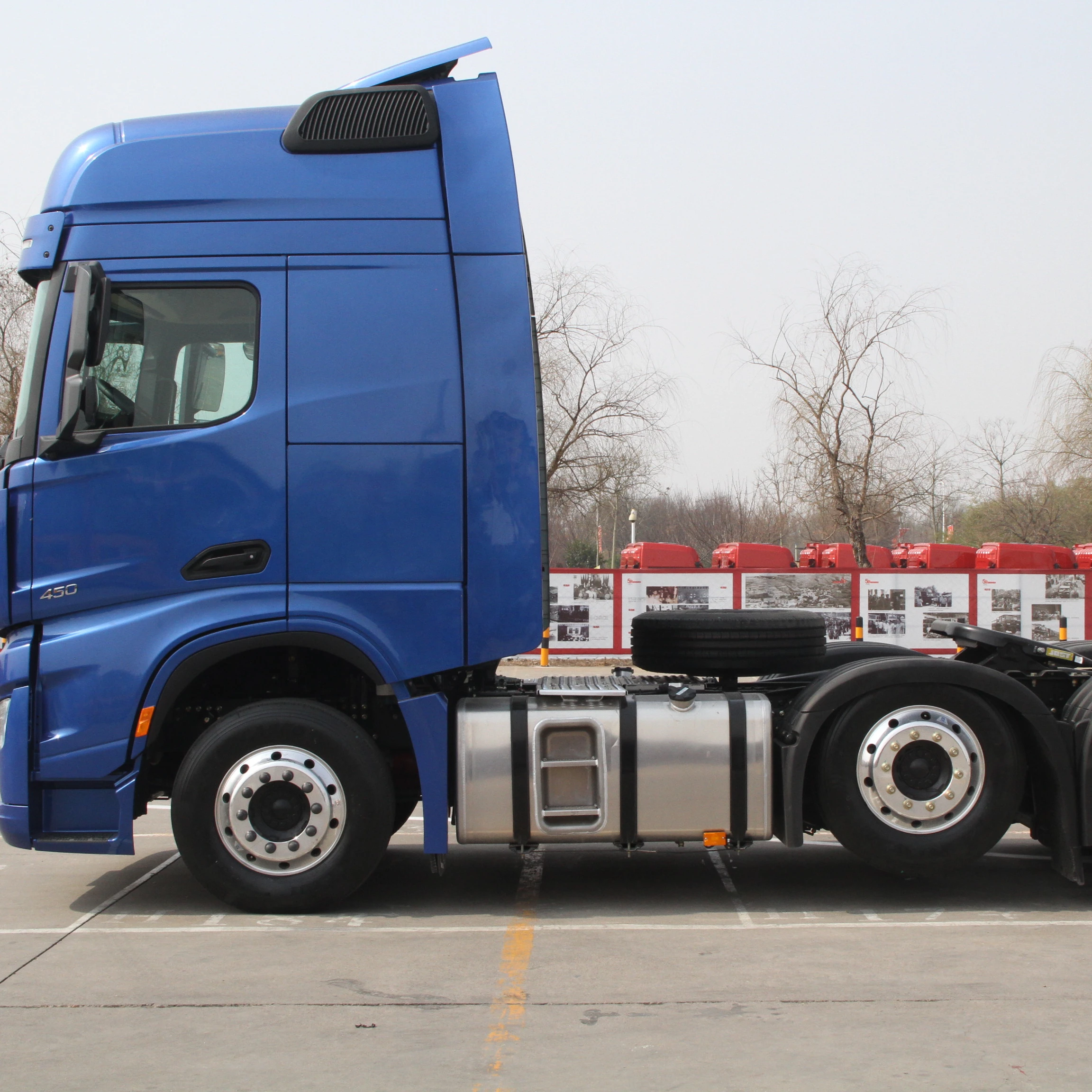 New Shacman X6000 6*4 450 Hp Color Blue Tractor Truck